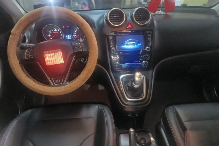 Used Haval H6 2015 Upgraded Model 1.5T Manual Two-Wheel Drive Elite Version Center Console
