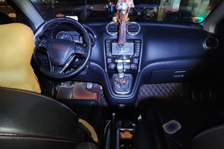 Used Haval H6 2015 Upgraded Model 1.5T Manual Two-Wheel Drive Elite Version Center Console