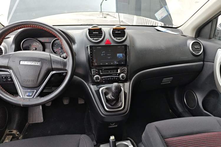 Used Haval H6 2015 Upgraded Model 1.5T Manual Two-Wheel Drive Urban Version Center Console