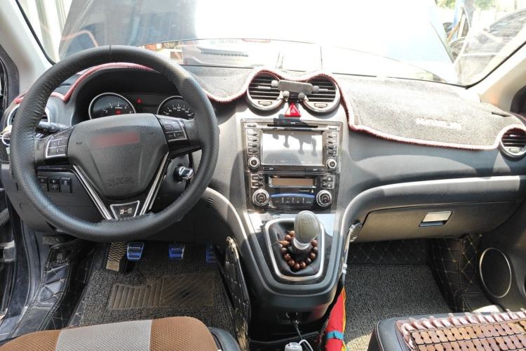 Used Haval H6 2015 Upgraded Model 1.5T Manual Two-Wheel Drive Elite Version Center Console
