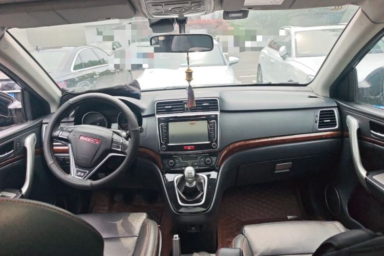 Used Haval H6 2015 Upgraded Model 1.5T Manual Two-Wheel Drive Prestige Version Center Console