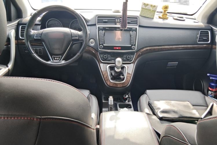 Used Haval H6 2015 Sport Edition 1.5T Manual Two-Wheel Drive Elite Model Center Console