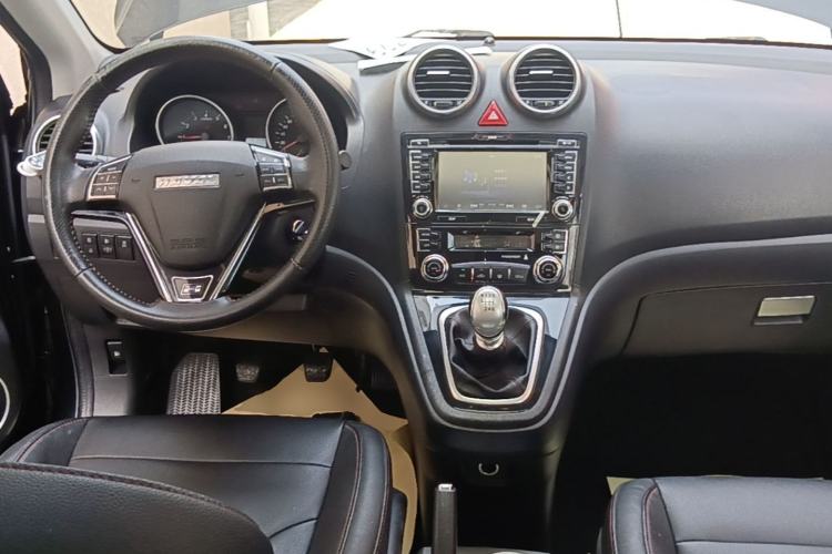 Used Haval H6 2015 Upgraded Model 1.5T Manual Two-Wheel Drive Elite Version Center Console