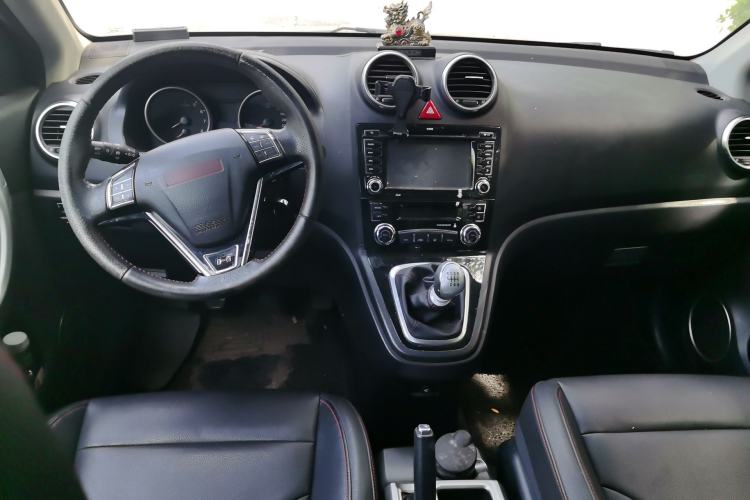 Used Haval H6 2015 Upgraded Model 1.5T Manual Two-Wheel Drive Elite Version Center Console