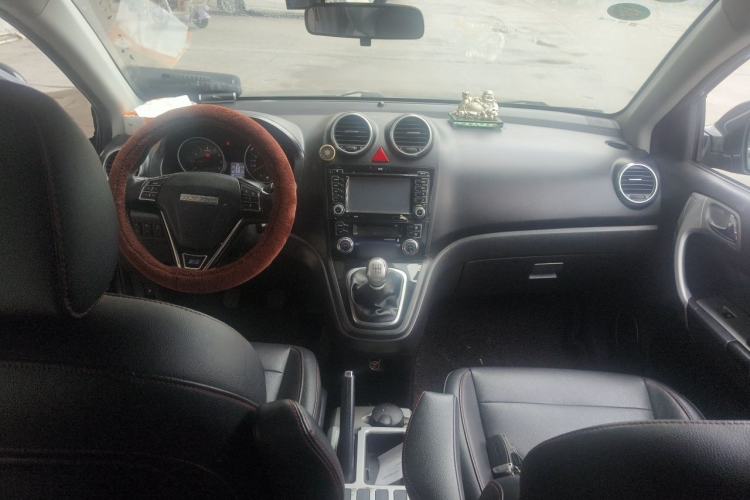 Used Haval H6 2015 Upgraded Model 1.5T Manual Two-Wheel Drive Elite Version Center Console