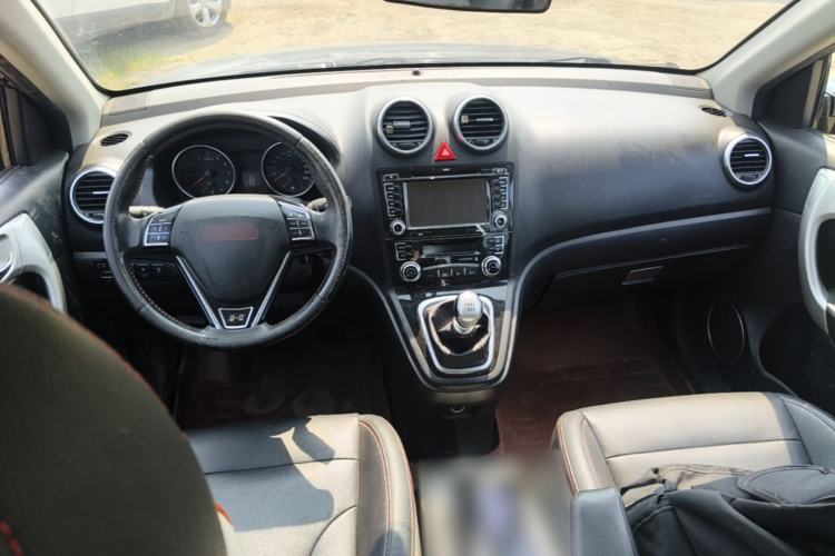 Used Haval H6 2015 Upgraded Model 1.5T Manual Two-Wheel Drive Elite Version Center Console