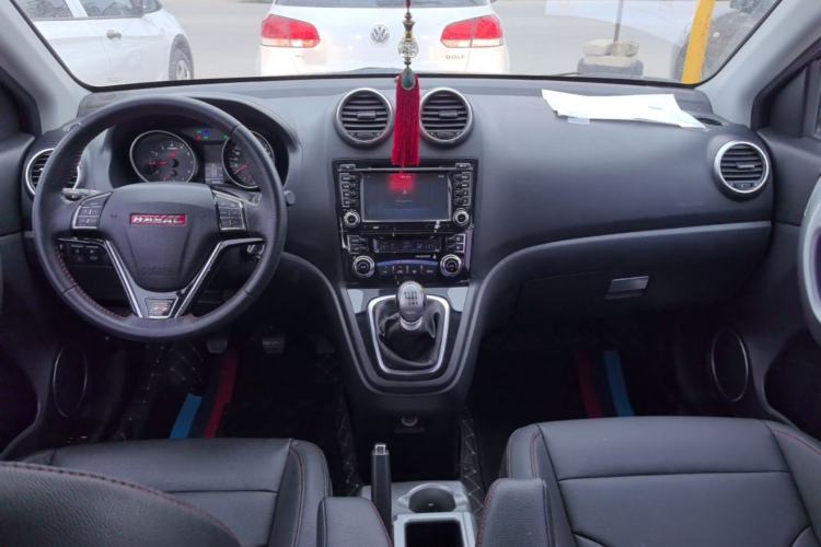 Used Haval H6 2015 Upgraded Model 1.5T Manual Two-Wheel Drive Elite Version Center Console