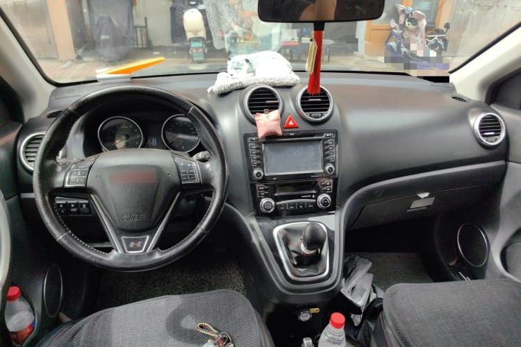 Used Haval H6 2015 Upgraded Model 1.5T Manual Two-Wheel Drive Elite Version Center Console