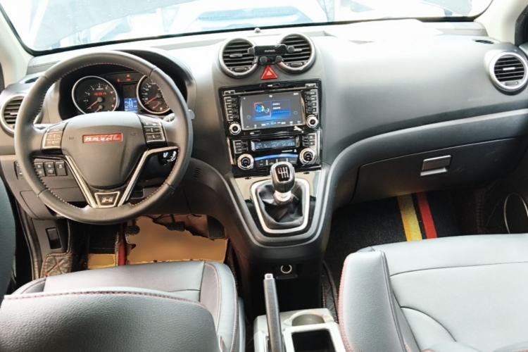 Used Haval H6 2015 Upgraded Model 1.5T Manual Two-Wheel Drive Elite Version Center Console