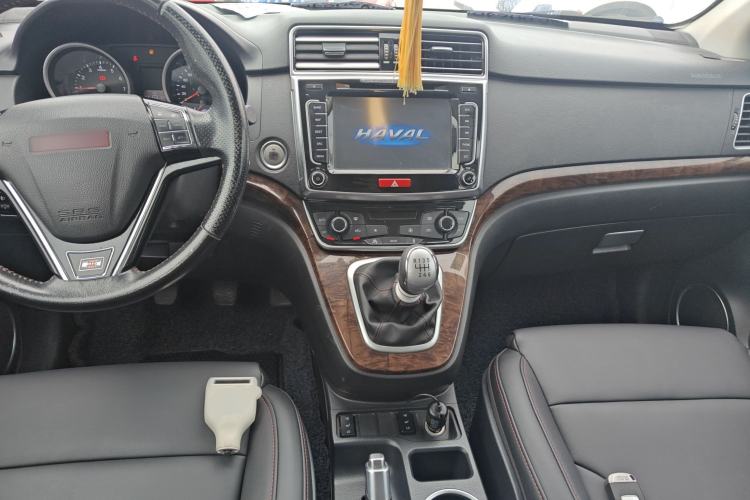 Used Haval H6 2015 Revised Version Sport Edition 1.5T Manual Transmission Two-Wheel Drive Elite Grade Center Console