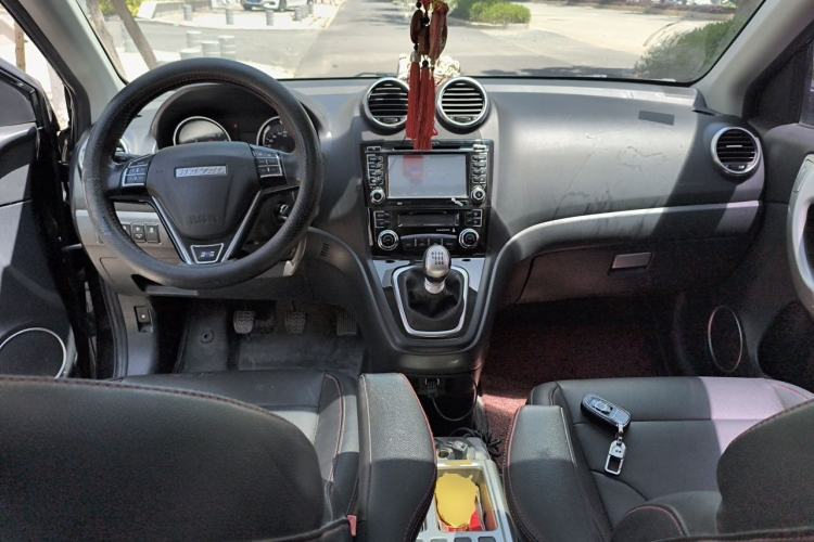 Used Haval H6 2015 Upgraded Model 1.5T Manual Two-Wheel Drive Elite Version Center Console