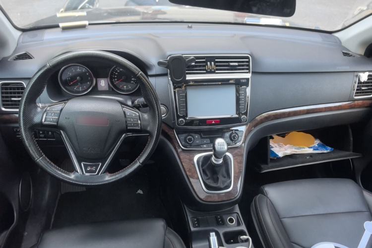 Used Haval H6 2015 Revised Version Sport Edition 1.5T Manual Transmission Two-Wheel Drive Elite Grade Center Console
