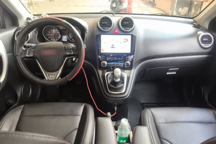 Used Haval H6 2015 Upgraded Model 1.5T Manual Two-Wheel Drive Elite Version Center Console