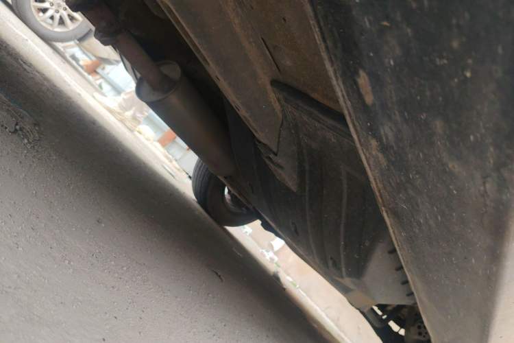 Used Haval H6 2015 Upgraded Model 1.5T Manual Two-Wheel Drive Elite Version Chassis Front Left