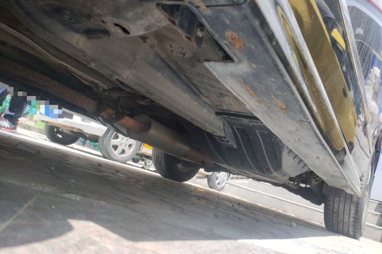 Used Haval H6 2015 Upgraded Model 1.5T Manual Two-Wheel Drive Elite Version Chassis Front Left