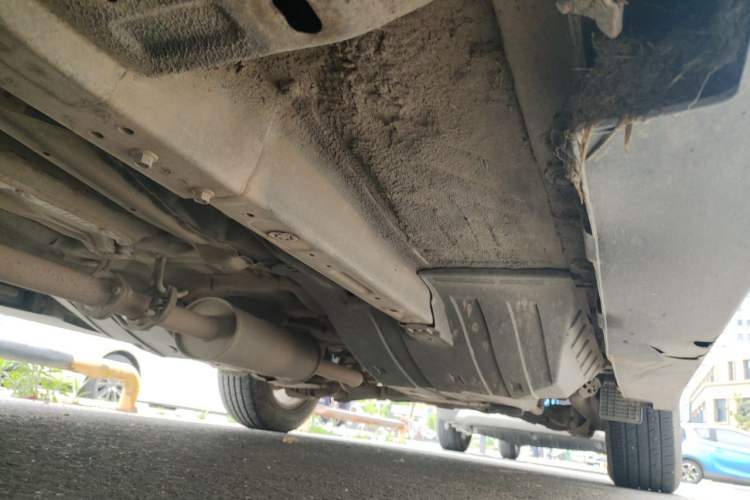 Used Haval H6 2015 Upgraded Model 1.5T Manual Two-Wheel Drive Elite Version Chassis Front Left