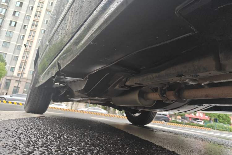 Used Haval H6 2015 Upgraded Model 1.5T Manual Two-Wheel Drive Elite Version Chassis Front Right