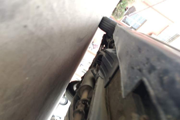 Used Haval H6 2015 Upgraded Model 1.5T Manual Two-Wheel Drive Elite Version Chassis Front Right