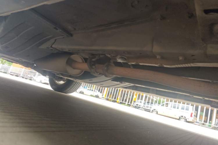 Used Haval H6 2015 Upgraded Model 1.5T Manual Two-Wheel Drive Elite Version Chassis Front Right