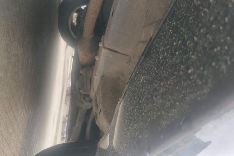 Used Haval H6 2015 Upgraded Model 1.5T Manual Two-Wheel Drive Elite Version Chassis Front Right