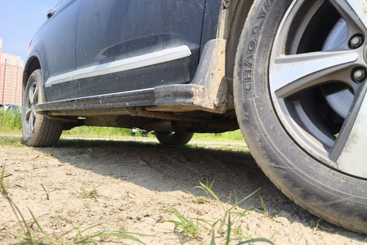 Used Haval H6 2015 Upgraded Model 1.5T Manual Two-Wheel Drive Elite Version Chassis Front Right