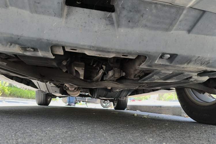 Used Haval H6 2015 Upgraded Model 1.5T Manual Two-Wheel Drive Elite Version Chassis Front