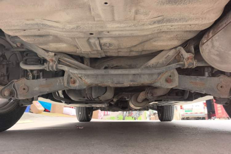 Used Haval H6 2015 Upgraded Model 1.5T Manual Two-Wheel Drive Elite Version Chassis Rear