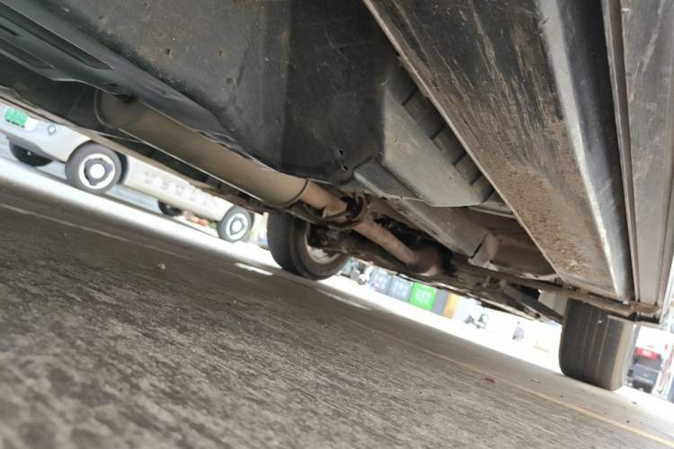 Used Haval H6 2015 Upgraded Model 1.5T Manual Two-Wheel Drive Elite Version Chassis Rear Right