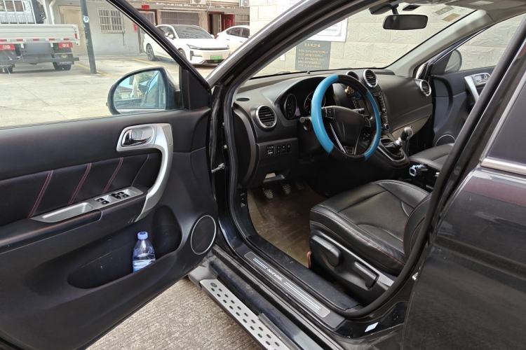 Used Haval H6 2015 Upgraded Model 1.5T Manual Two-Wheel Drive Elite Version Driver Seat
