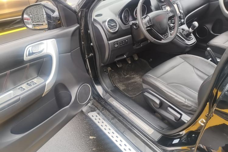 Used Haval H6 2015 Upgraded Model 1.5T Manual Two-Wheel Drive Elite Version Driver Seat