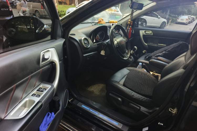 Used Haval H6 2015 Upgraded Model 1.5T Manual Two-Wheel Drive Elite Version Driver Seat
