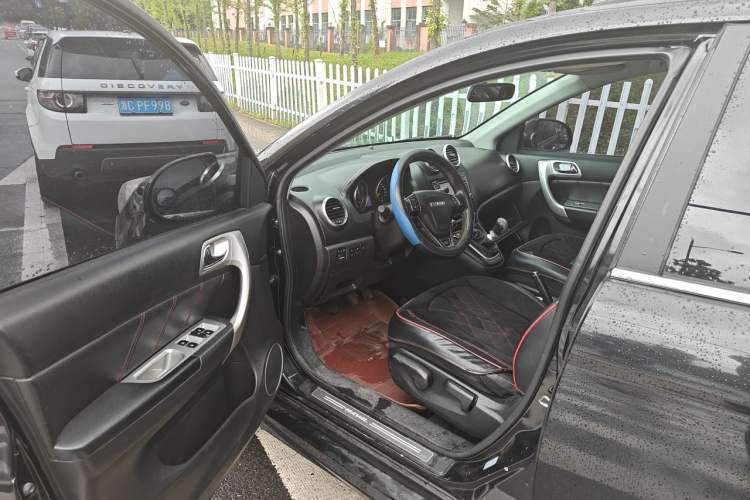 Used Haval H6 2015 Upgraded Model 1.5T Manual Two-Wheel Drive Elite Version Driver Seat