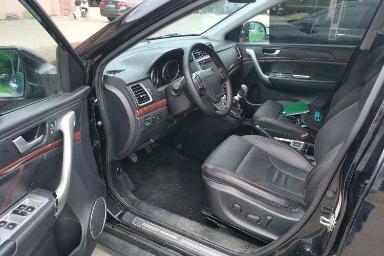 Used Haval H6 2015 Upgraded Model 1.5T Manual Two-Wheel Drive Prestige Version Driver Seat