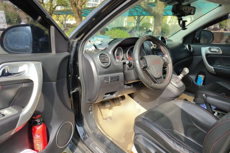 Used Haval H6 2015 Upgraded Model 1.5T Manual Two-Wheel Drive Elite Version Driver Seat