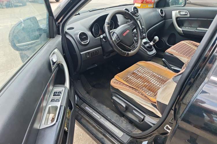 Used Haval H6 2015 Upgraded Model 1.5T Manual Two-Wheel Drive Elite Version Driver Seat