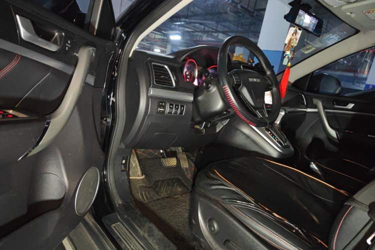 Used Haval H6 2015 Sport Edition 1.5T Automatic Two-Wheel Drive Luxury Model Driver Seat