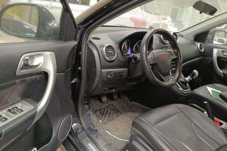 Used Haval H6 2015 Upgraded Model 1.5T Manual Two-Wheel Drive Elite Version Driver Seat