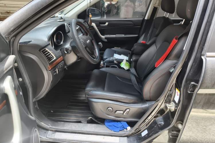 Used Haval H6 2015 Revised Version Sport Edition 1.5T Manual Transmission Two-Wheel Drive Elite Grade Driver Seat