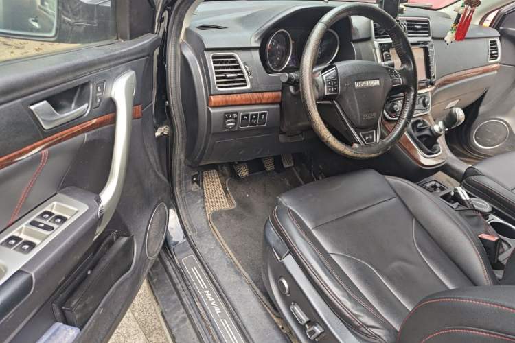 Used Haval H6 2015 Revised Version Sport Edition 1.5T Manual Transmission Two-Wheel Drive Elite Grade Driver Seat