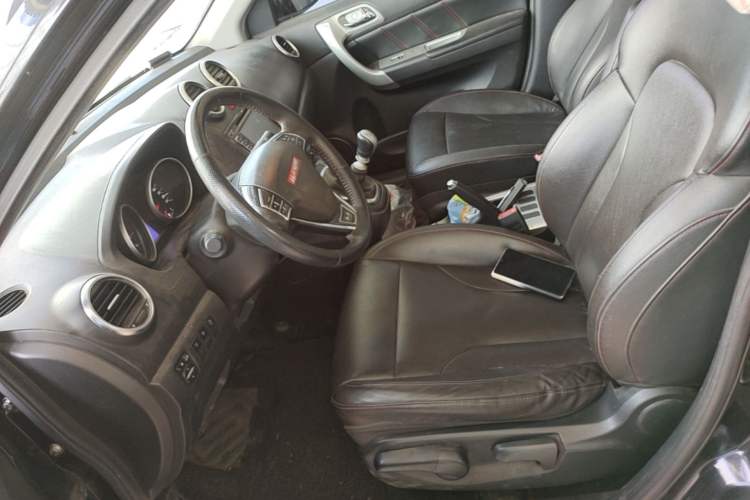 Used Haval H6 2015 Upgraded Model 1.5T Manual Two-Wheel Drive Elite Version Driver Seat