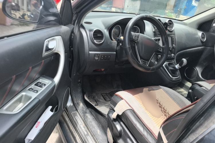 Used Haval H6 2015 Upgraded Model 1.5T Manual Two-Wheel Drive Elite Version Driver Seat