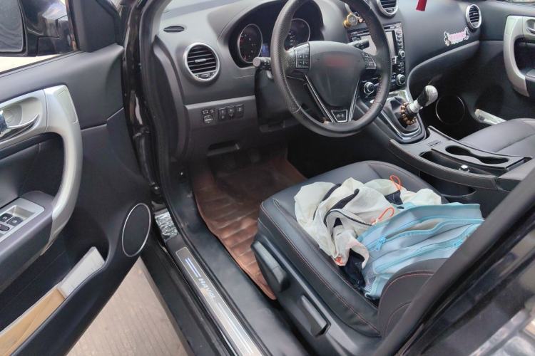 Used Haval H6 2015 Upgraded Model 1.5T Manual Two-Wheel Drive Elite Version Driver Seat