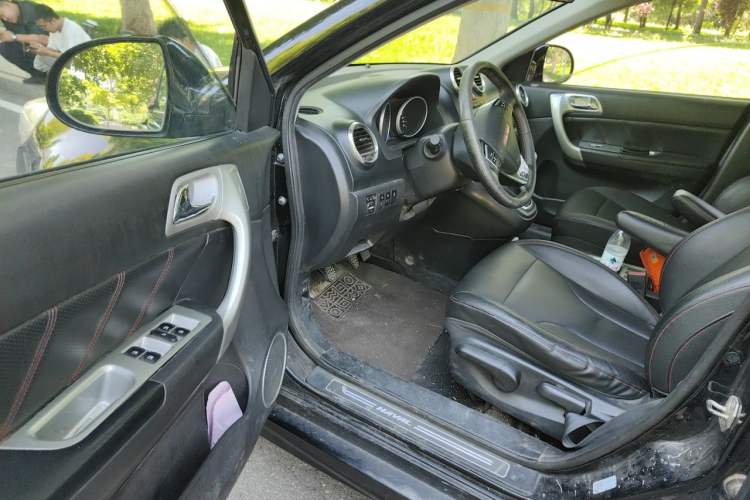 Used Haval H6 2015 Upgraded Model 1.5T Manual Two-Wheel Drive Elite Version Driver Seat