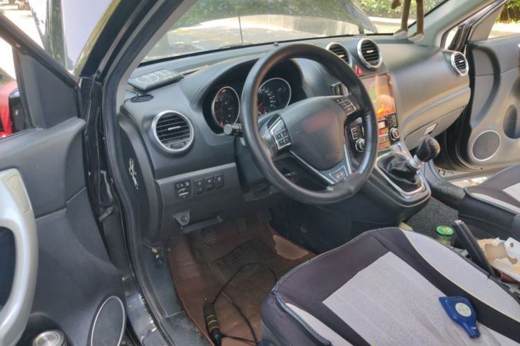 Used Haval H6 2015 Upgraded Model 1.5T Manual Two-Wheel Drive Elite Version Driver Seat