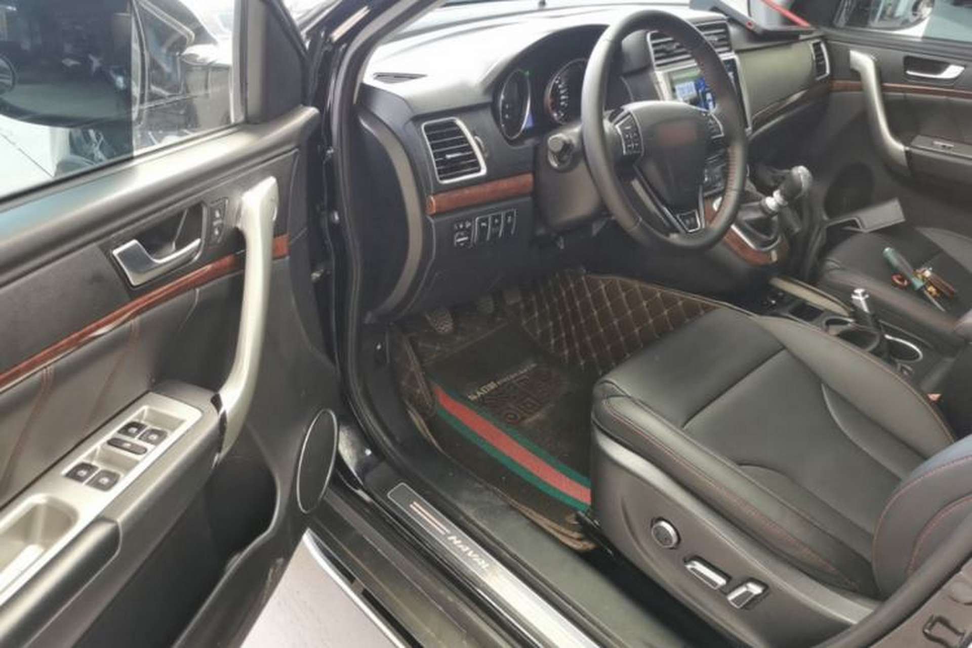 Used Haval H6 2015 Revised Version Sport Edition 1.5T Manual Transmission Two-Wheel Drive Elite Grade Driver Seat