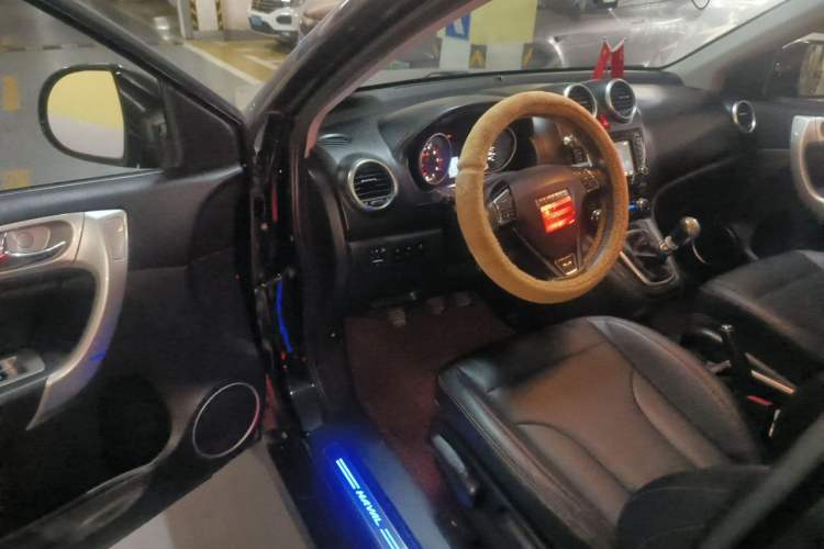 Used Haval H6 2015 Upgraded Model 1.5T Manual Two-Wheel Drive Elite Version Driver Seat