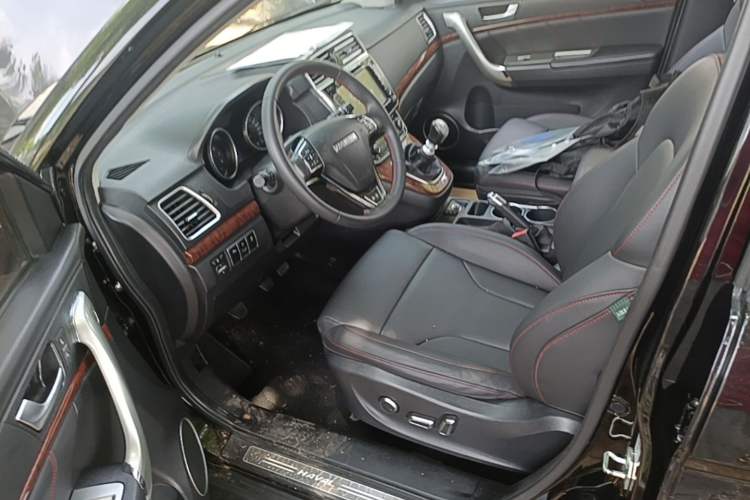 Used Haval H6 2015 Revised Version Sport Edition 1.5T Manual Two-Wheel Drive Premium Trim Driver Seat