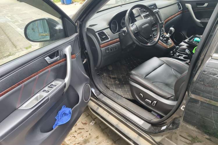 Used Haval H6 2015 Revised Version Sport Edition 1.5T Manual Transmission Two-Wheel Drive Elite Grade Driver Seat