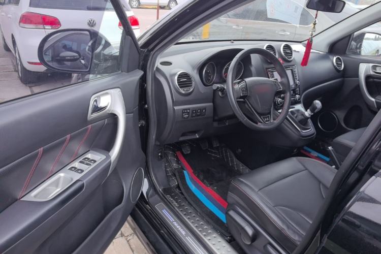 Used Haval H6 2015 Upgraded Model 1.5T Manual Two-Wheel Drive Elite Version Driver Seat
