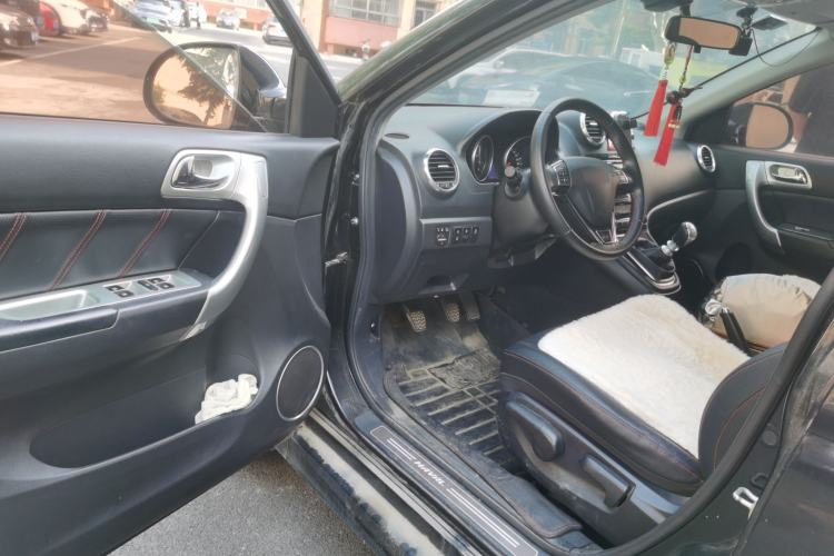 Used Haval H6 2015 Upgraded Model 1.5T Manual Two-Wheel Drive Elite Version Driver Seat